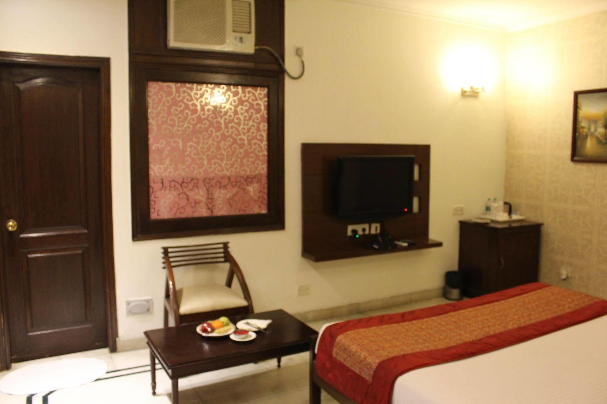 Hotel Comfort Zone Greater Kailash Yeni Delhi Dış mekan fotoğraf